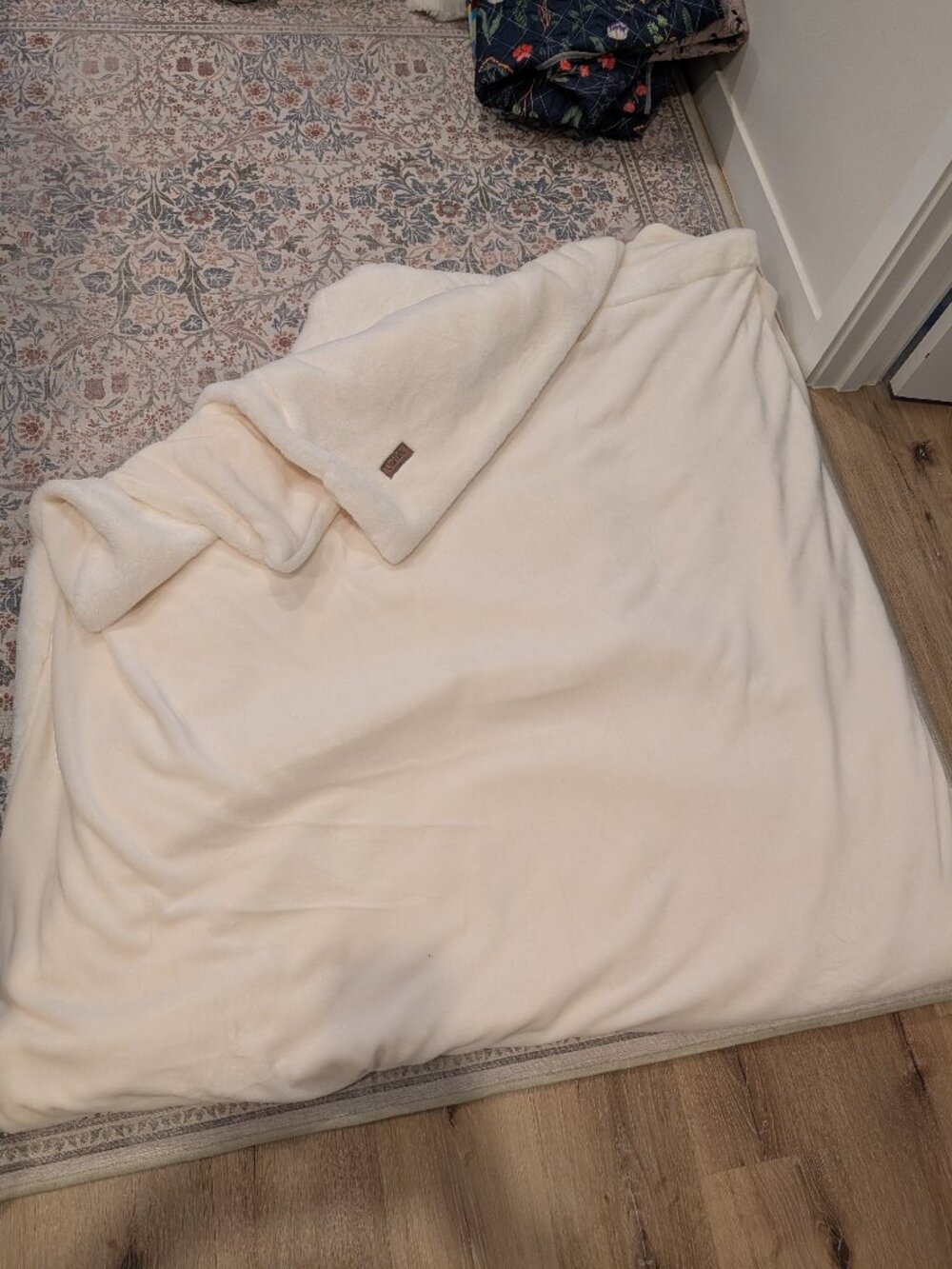 UnHide Cuddle Puddle Big Blanket - Snow White